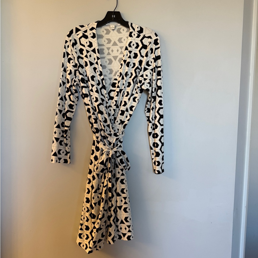Diane Von Furstenberg DVF Geometric Black & White Wrap Dress Size 14